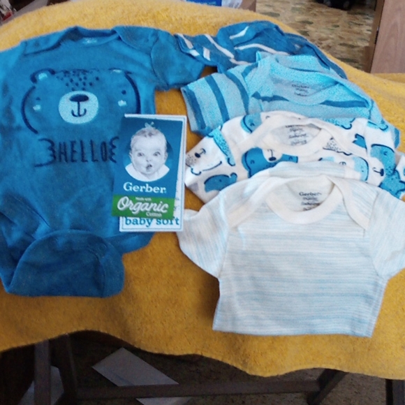 Gerber Other - 5 onesies.. 3 stripes 2 teddy bears